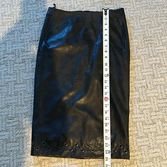 Carine Roitfeld for Uniqlo Faux Leather Pencil skirt studs at the bottom size 2 - Picture 13 of 15